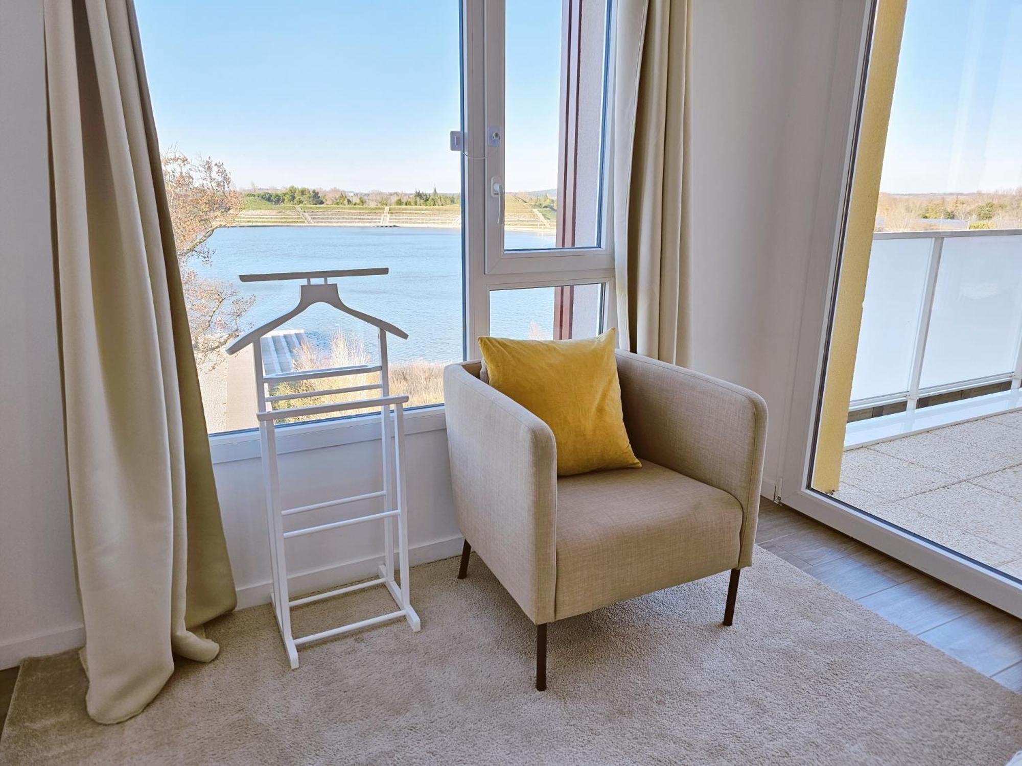 Lakeside Provence - Appartement 4 Etoiles Face Au Lac De Monteux Bagian luar foto